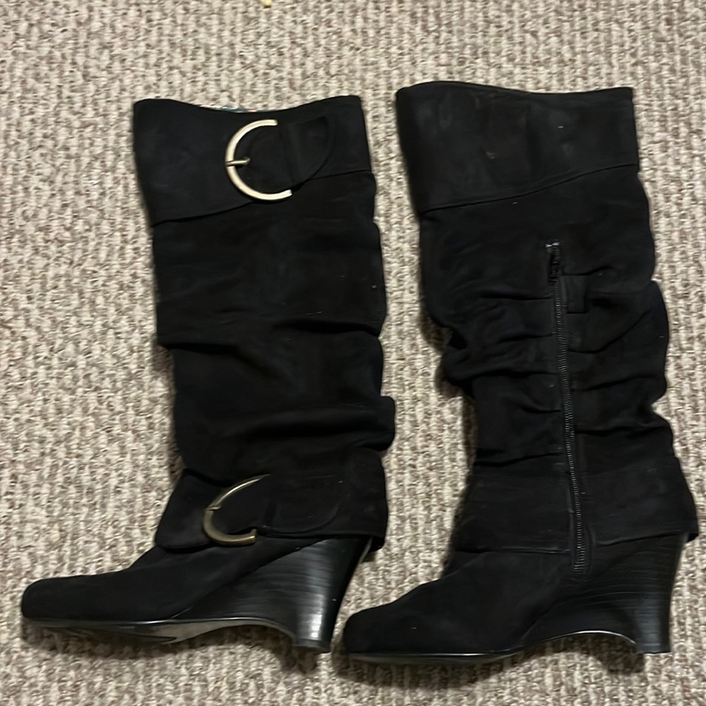 Black slouch boots